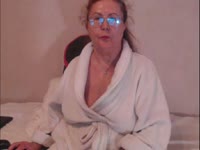 Im mature lady good looking and with the high sexy drive! I wanna to make you happy! Join to enjoy! English,Deutsch,French