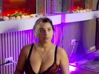 I am a hot and sensual model always in the mood to have fun with you on cam