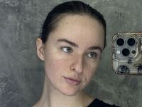 beautiful webcam girl AlisaFreshly