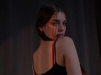 naked camgirl masturbating with vibrator GertudeCova