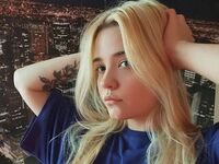 hot camhooker MonnieMoniz