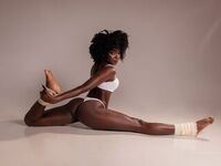 girl topless YaraDavis