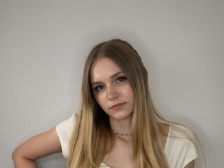 cam girl masturbating with sextoy CandiMalott