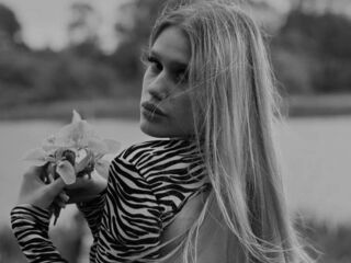 naked webcam girl picture CharisseBuonomo