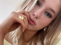 cam girl playing with sextoy ClaraAlba