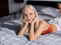 camslut showing tits DaniellaStarki