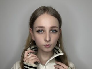 masturbating cam girl DessieBusche