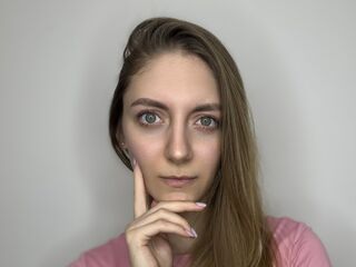 live webcam performer GenevaAndrode