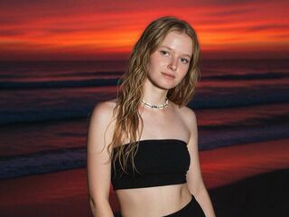 naked girl with webcam masturbating with sextoy KeilaSmiekowski