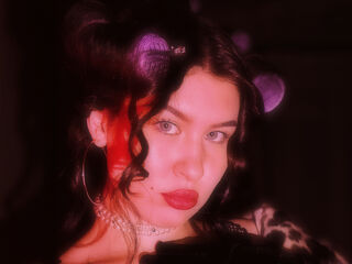 Kinky webcam LarondaSuitt