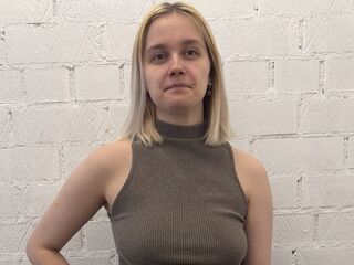 cam girl playing with vibrator LatrishaSoprych