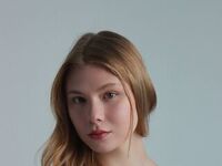 camslut fingering shaved pussy LavonAllara