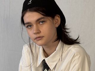 camgirl spreading pussy LeannMolineaux