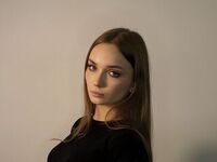 topless webcam girl MariellaMinerich