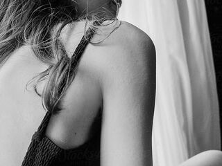 nude webcamgirl picture RemaRoy