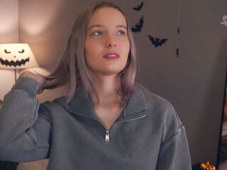 camwhore masturbating with dildo RessieKaua