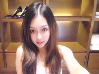 camgirl masturbating with dildo SakiChann