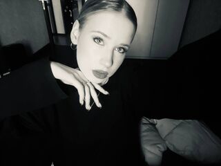 sexy webcam girl SherieMcwayne